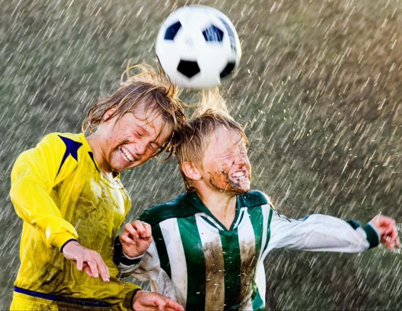 Soccer and dementia: heading must be banned until the age of 18