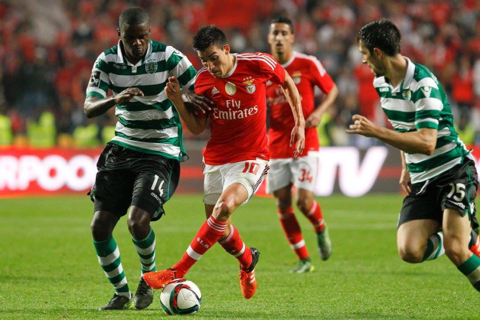 Benfica and Sporting offices raided by Portuguese police in corruption inquiry