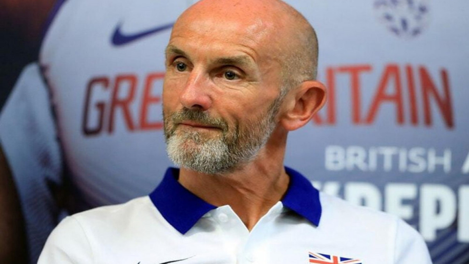 UK Athletics performance director to step down amid fallout from Alberto Salazar doping ban